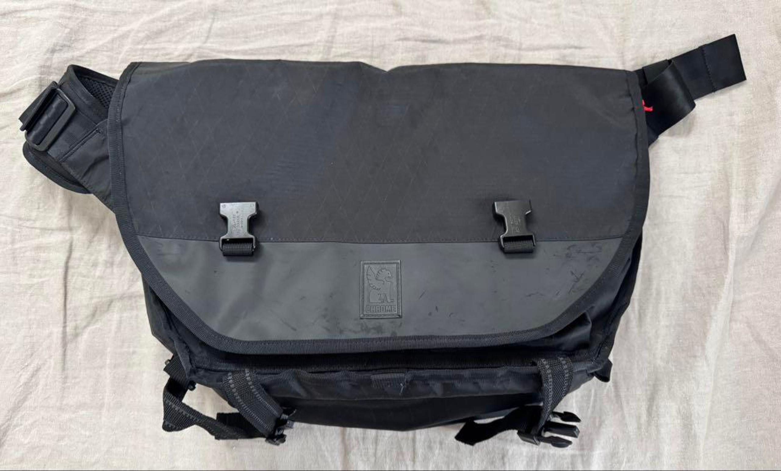 Excellent Condition: Messenger Bag CTZ 15L - Chrome