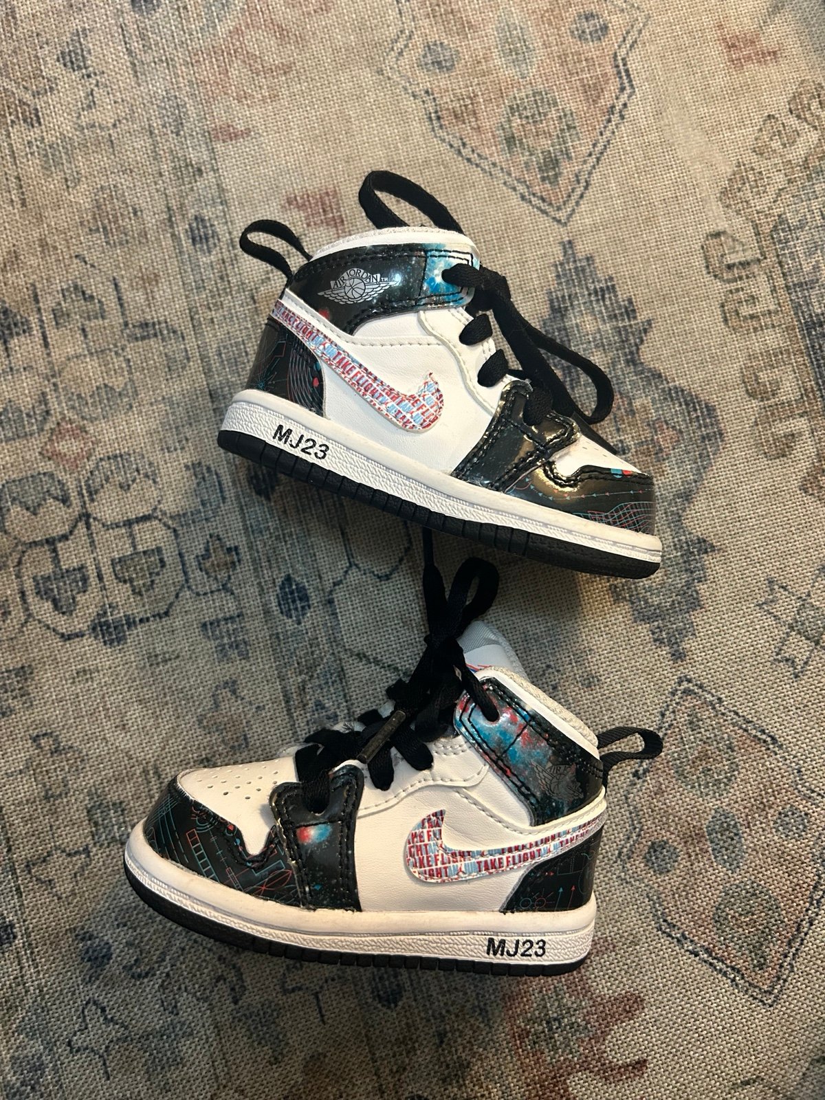 Nike Air Jordan 1 Mid SE Take Flight Sneakers