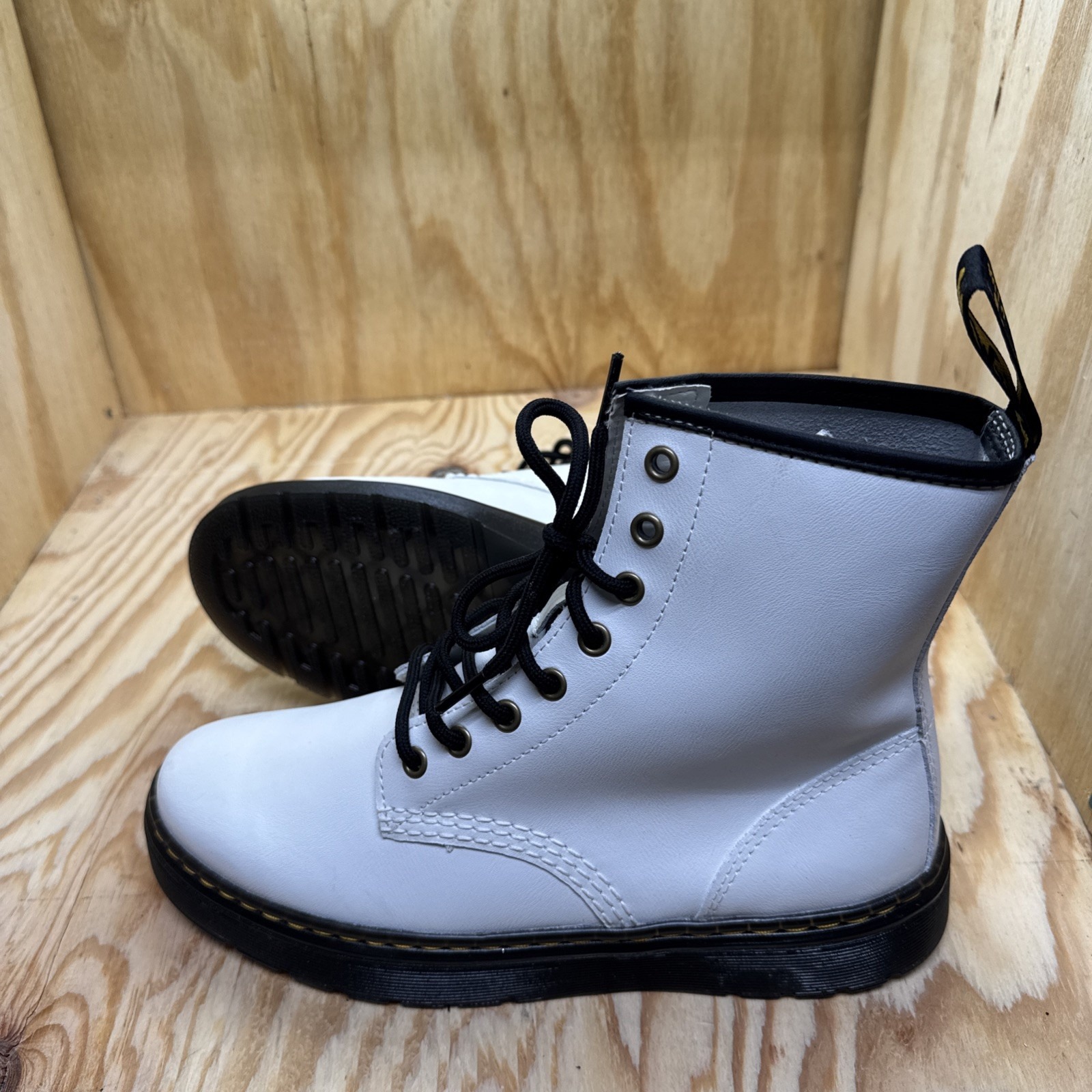 Doc Martens Combat Boots Womens 8M White 8 Eyelets Leather