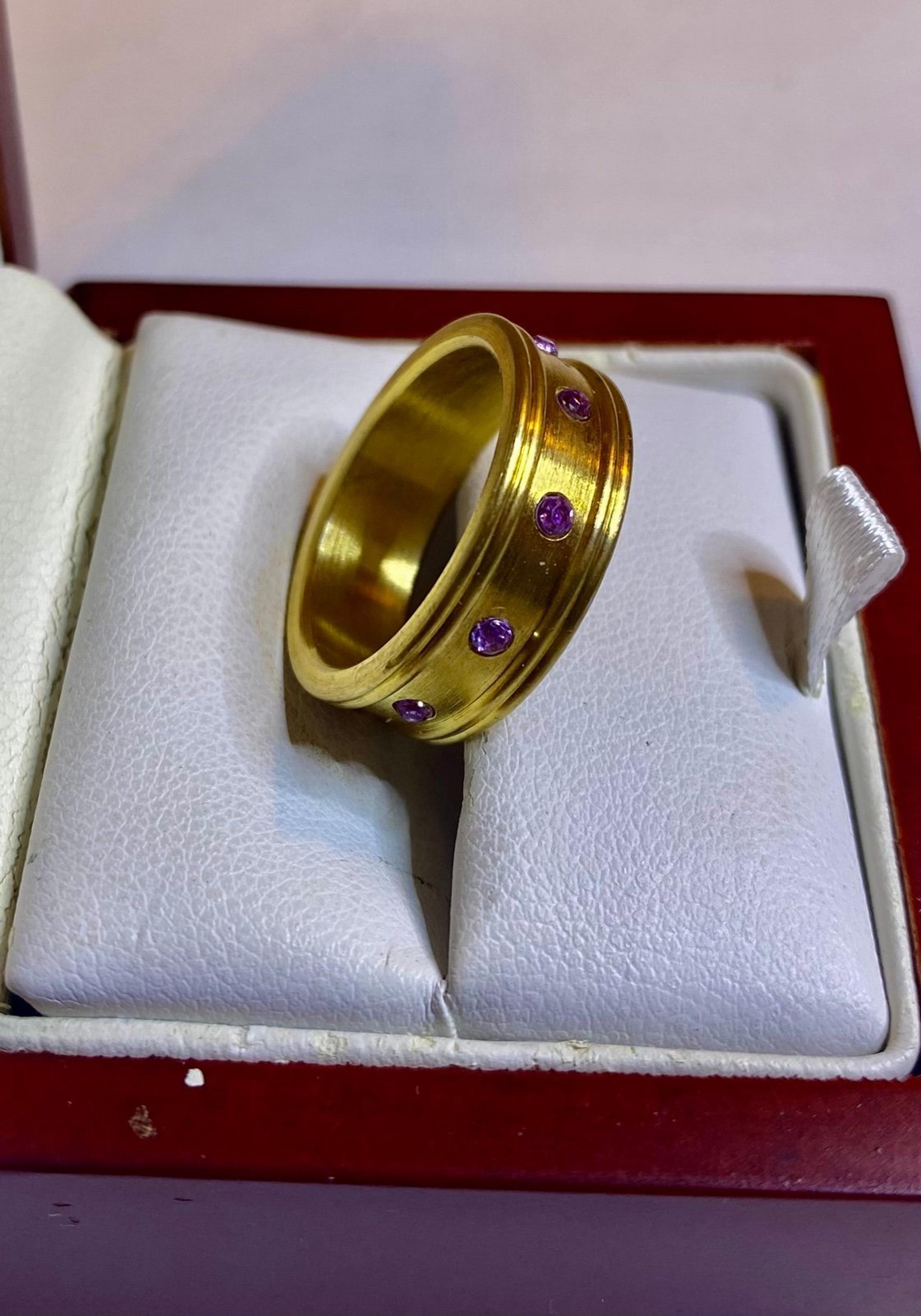 Vintage Gold-Tone Pink Crystal Inset Band Ring Size 7.