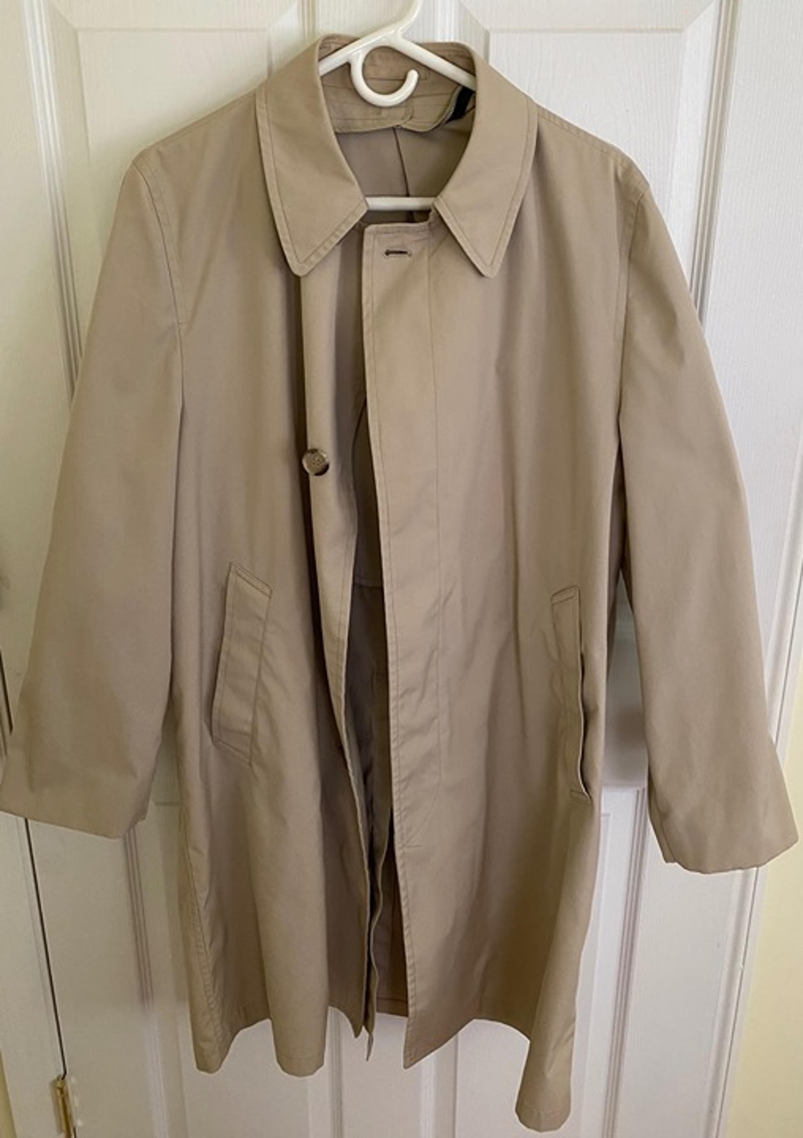 Vintage Men London Fog Trench Rain Coat in Men's size 40 Short Khaki Beige