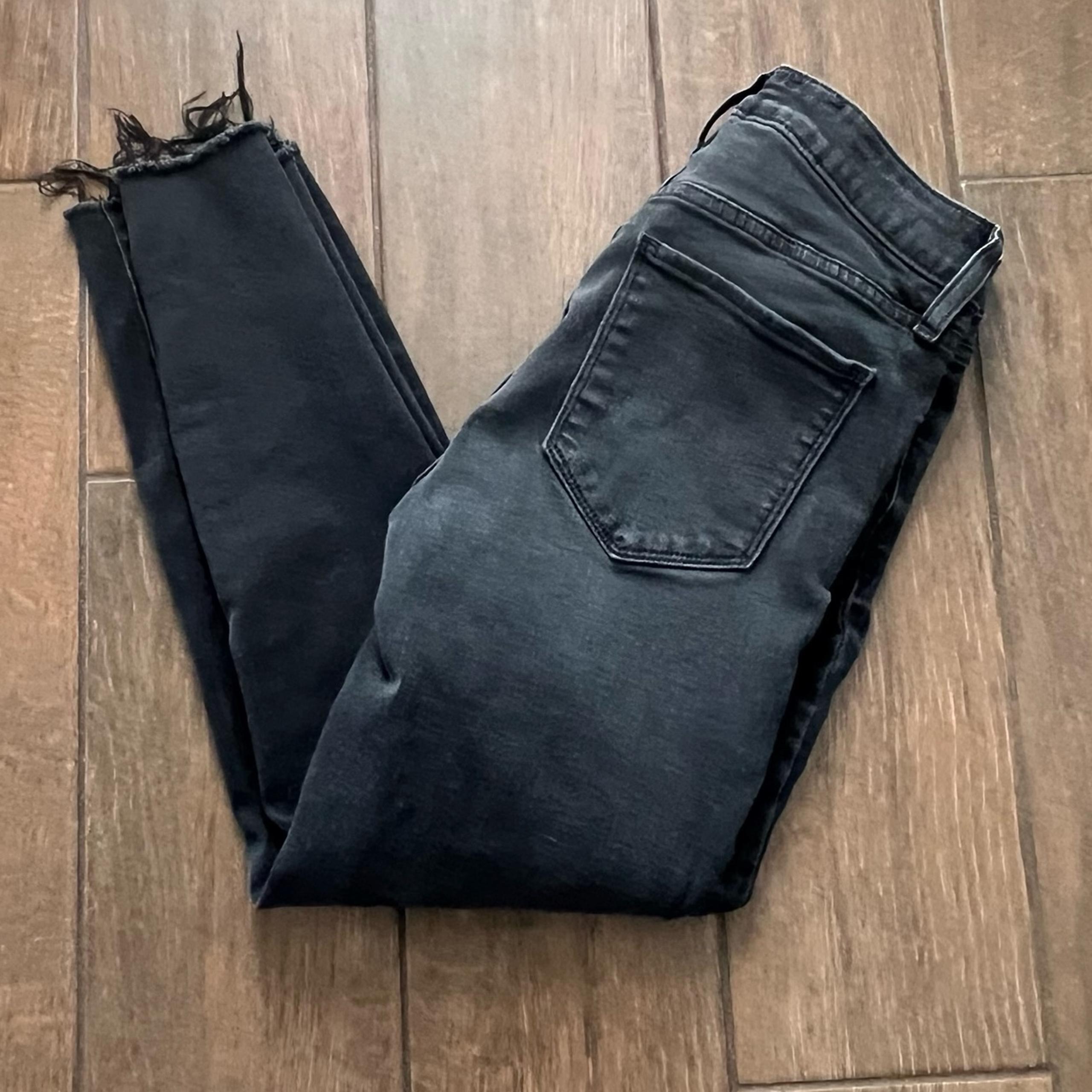 Gap Universal Mid Rise Black Jegging size 6P