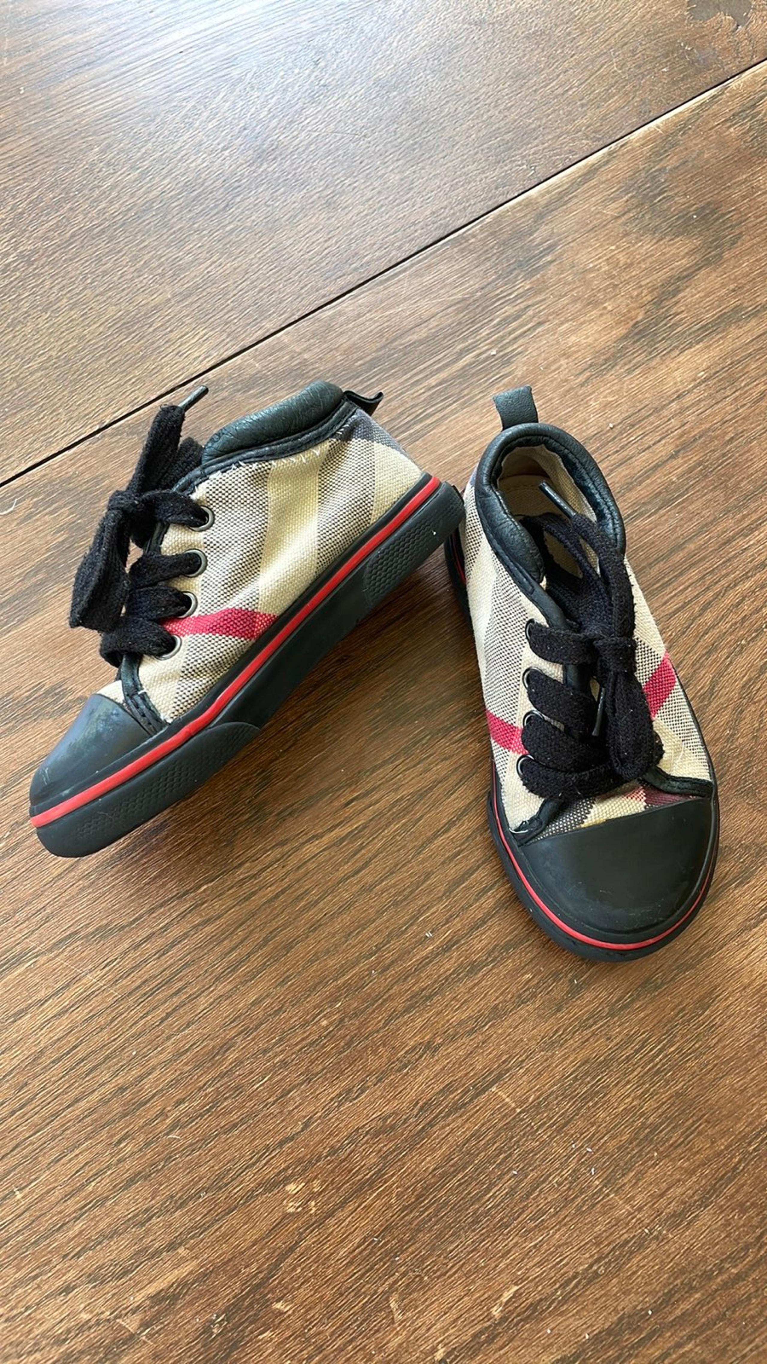 Burberry canvas plaid tennis shoes size 8 toddler