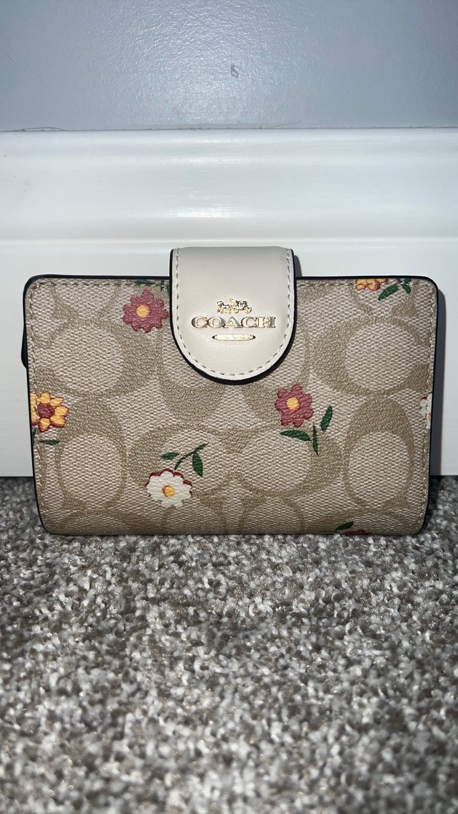 NWT Coach Medium Corner Zip in Signature Canvas with Nostalgic Ditsy Print
