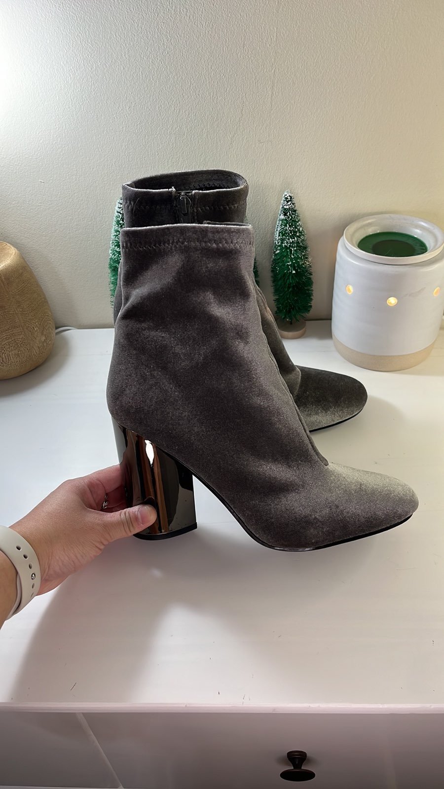 $110 ALDO CASSYDIE WOMEN'S 7 ANKLE BOOTS BLOCK HEELS SILVER GRAY VELVET BOOTIE $110 ALDO CASSYDIE WOMEN'S 7 ANKLE BOOTS BLOCK HEELS SILVER GRAY VELVET BOOTIE