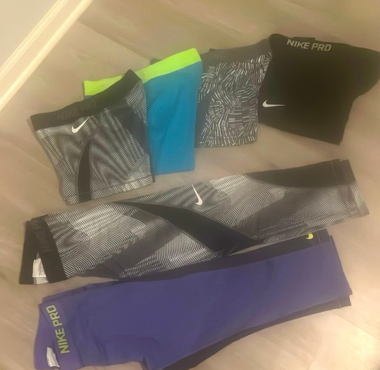 Women’s Small Nike Pro