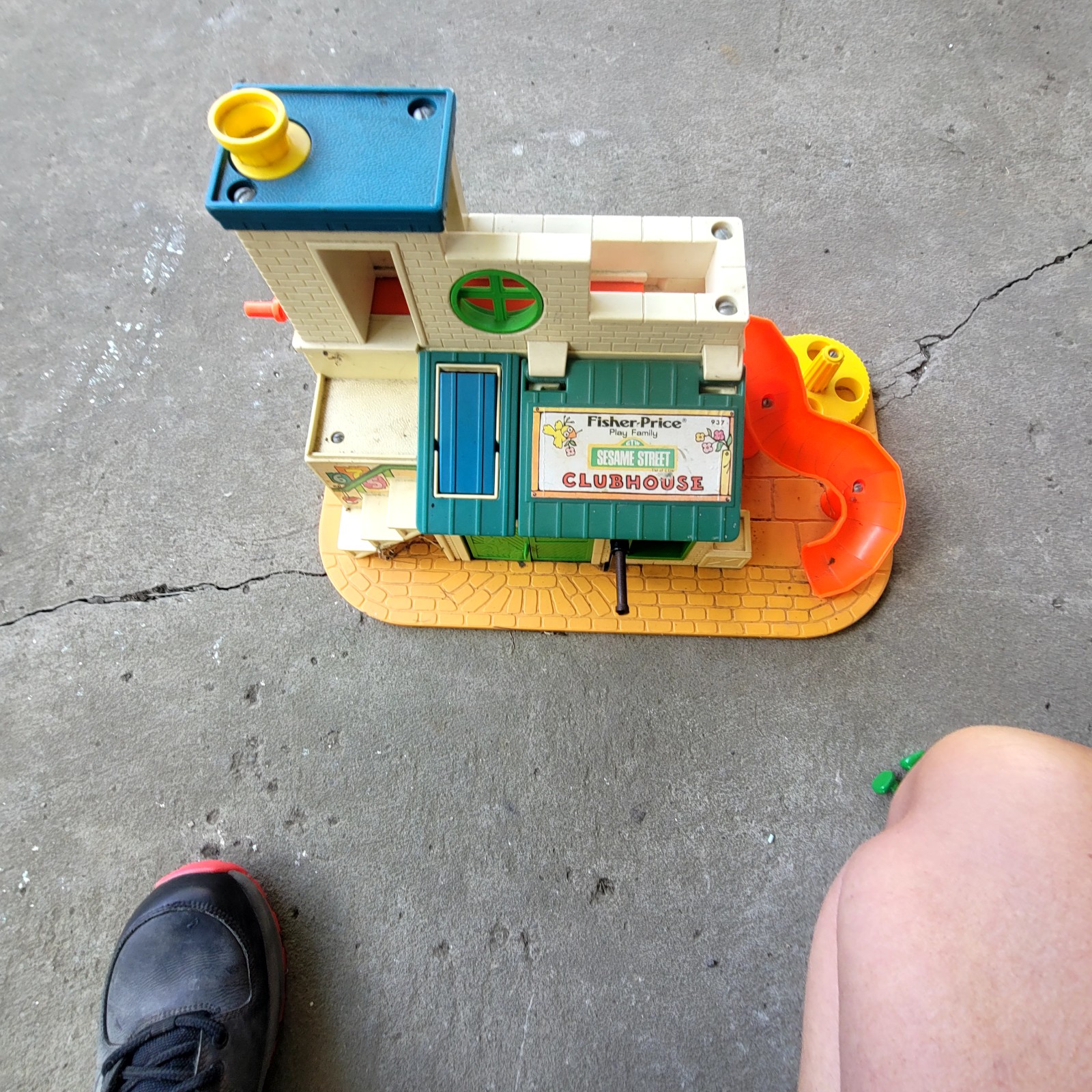 Vintage 1976 fisher price club house