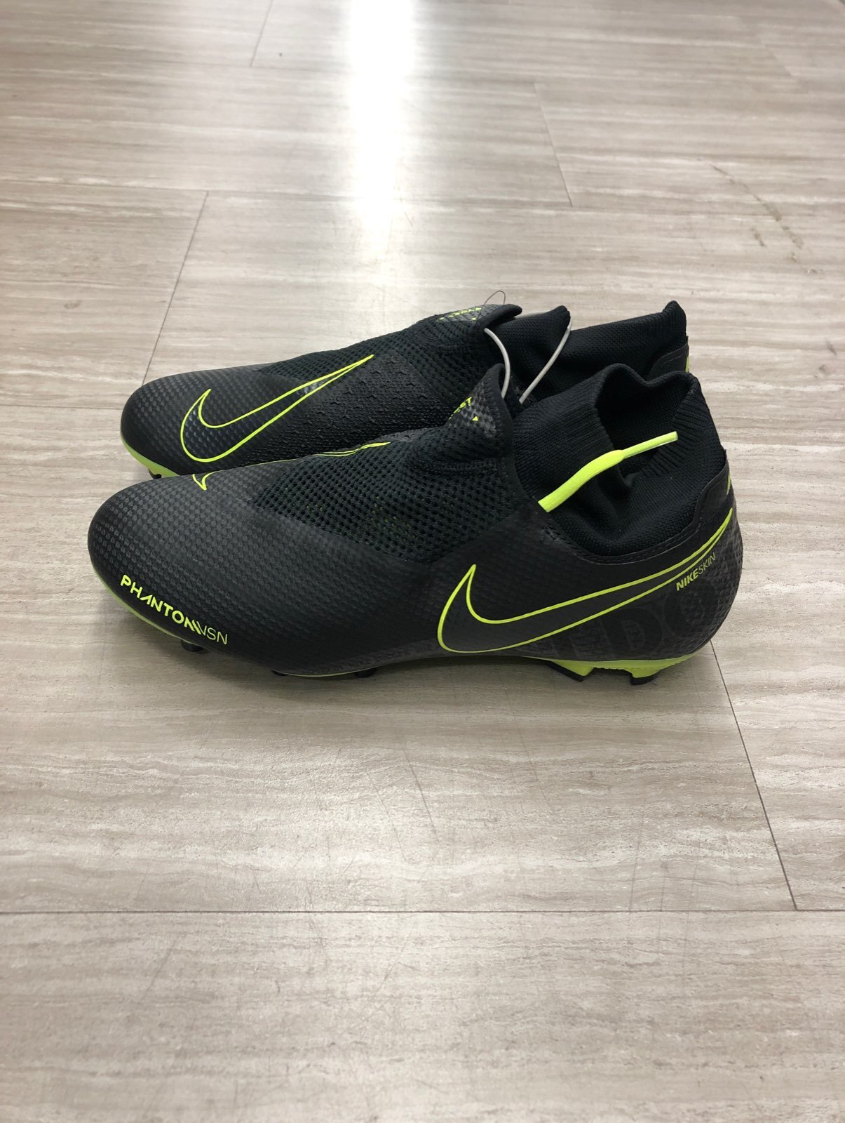 Nike Phantom, Gosth.