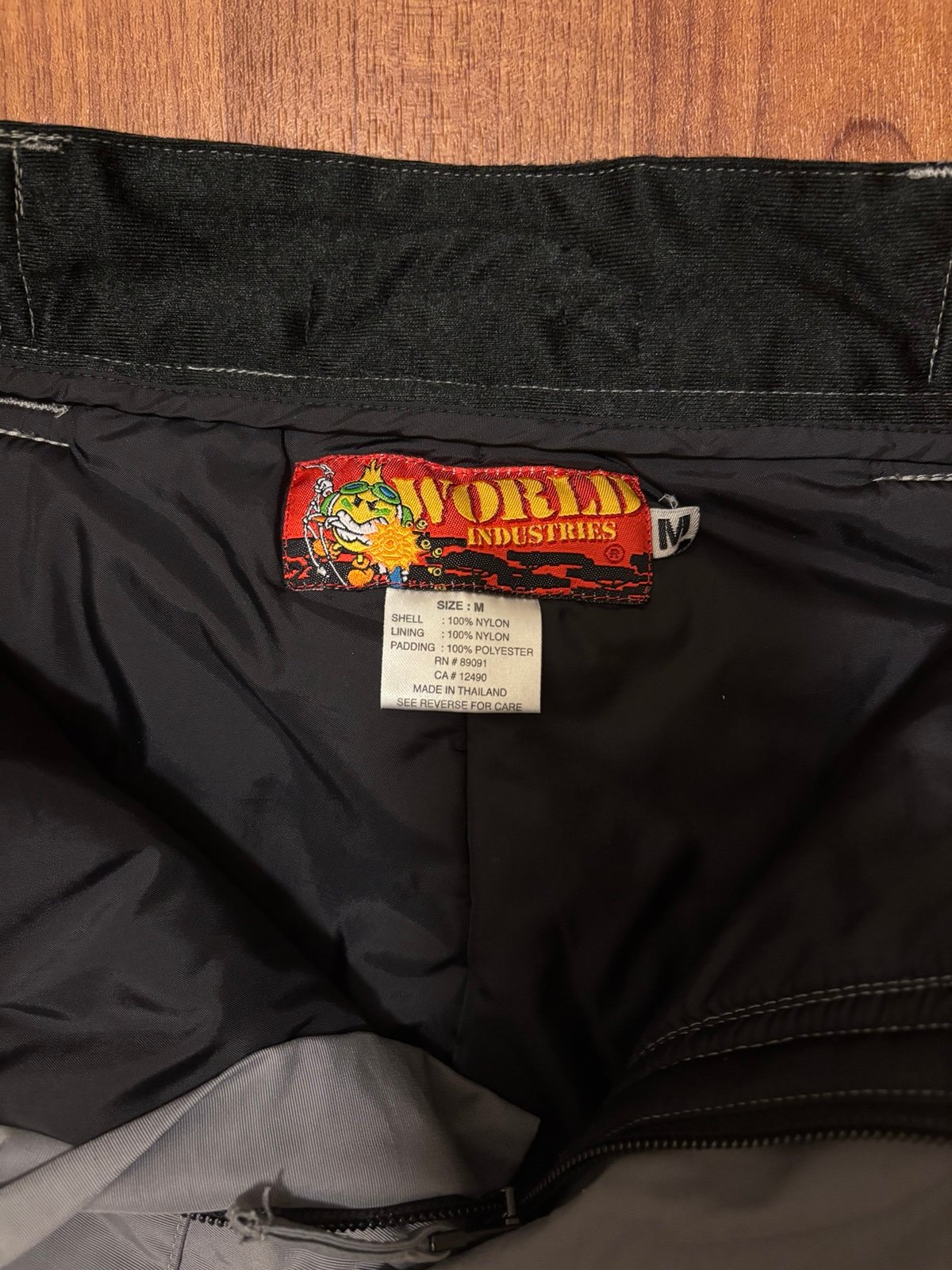 Vintage Y2K World Industries snow pants - detail