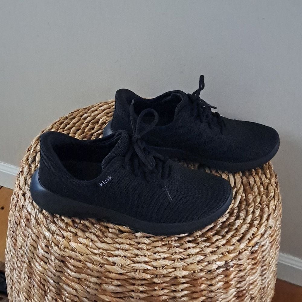 NWOT Kizik Unisex Madrid Black Orthopedic Slip On Sneakers Sz. M8W/W 9.5W