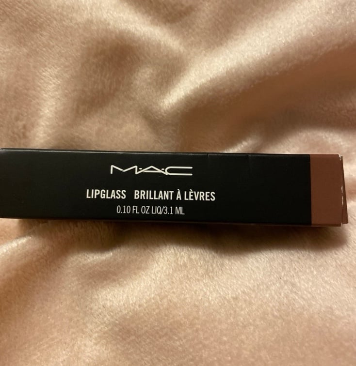 MAC Nudes 2 shades