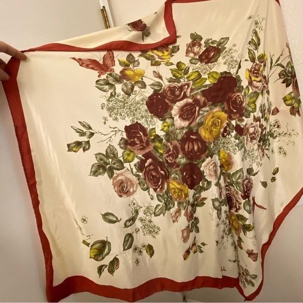 VINTAGE AUTHENTIC CHUN HUA FLORAL ROSE BUTTERFLY RED IVORY SILK 44 SQUARE SCARF