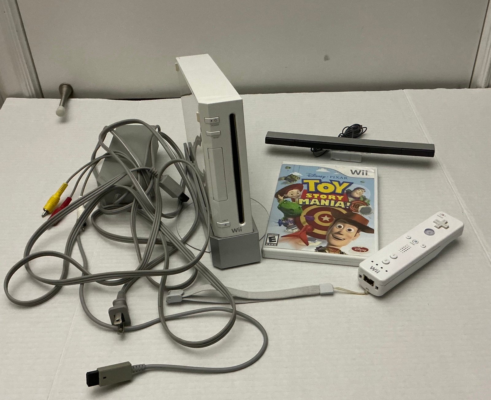 Nintendo Wii Console RVL-001 White Bundle, Cords, Wii Remote, Toy Story Mania