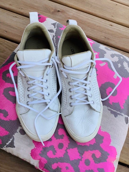 Comfy genuine leather sneakers