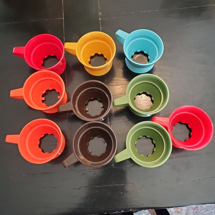 Vintage Solo Cup Plastic Coffee Cup Set - 10 Assorted Colors - Retro Kitchenware
