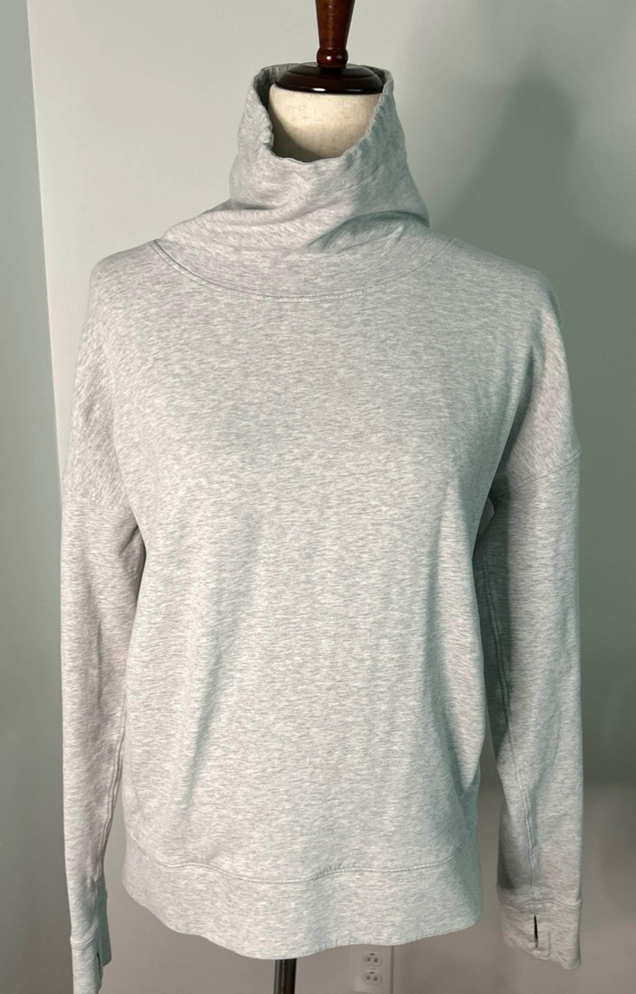 Women’s Lululemon go forward pullover size 8