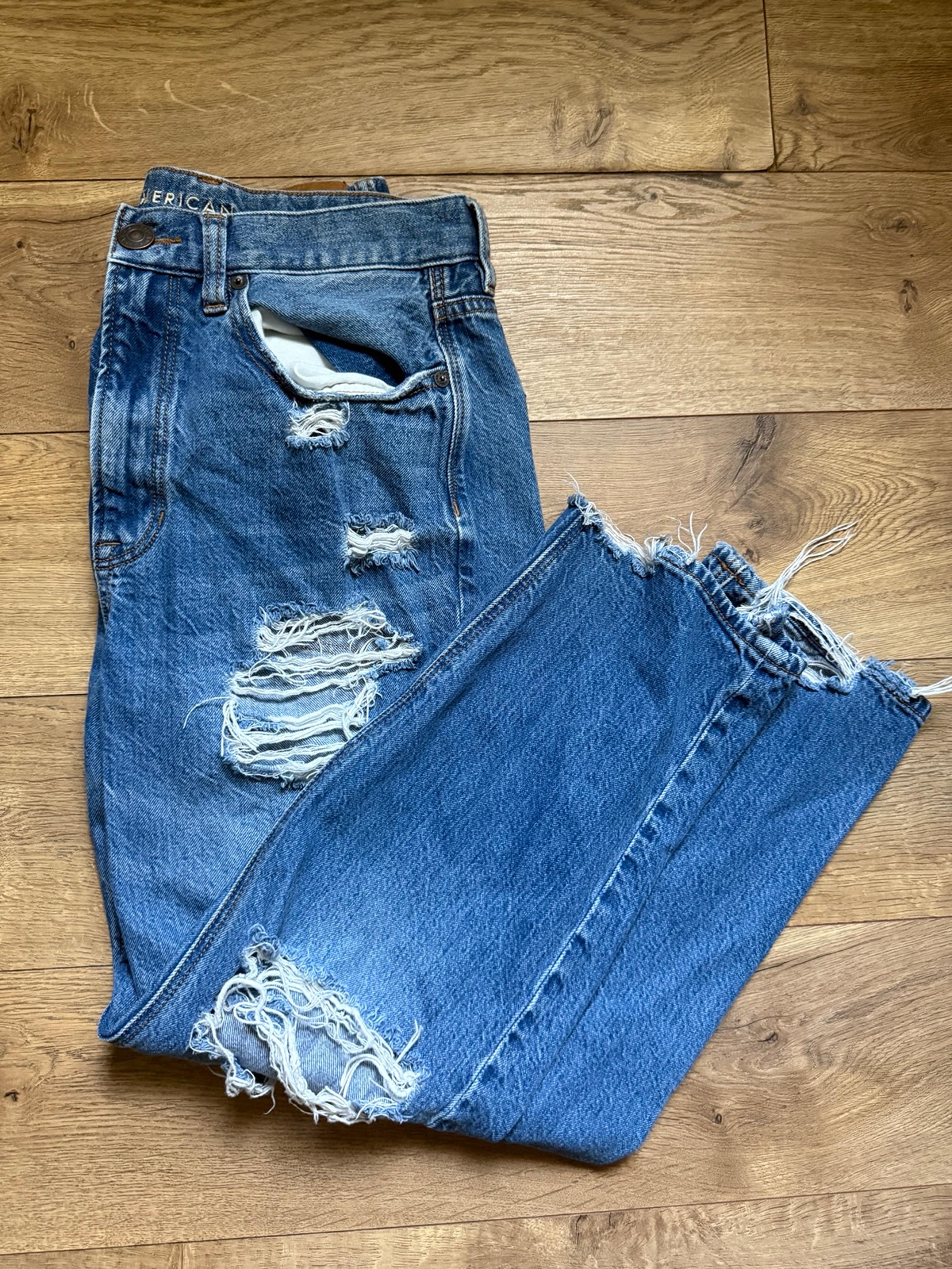 American Eagle 90s Boyfriend Jeans Distressed