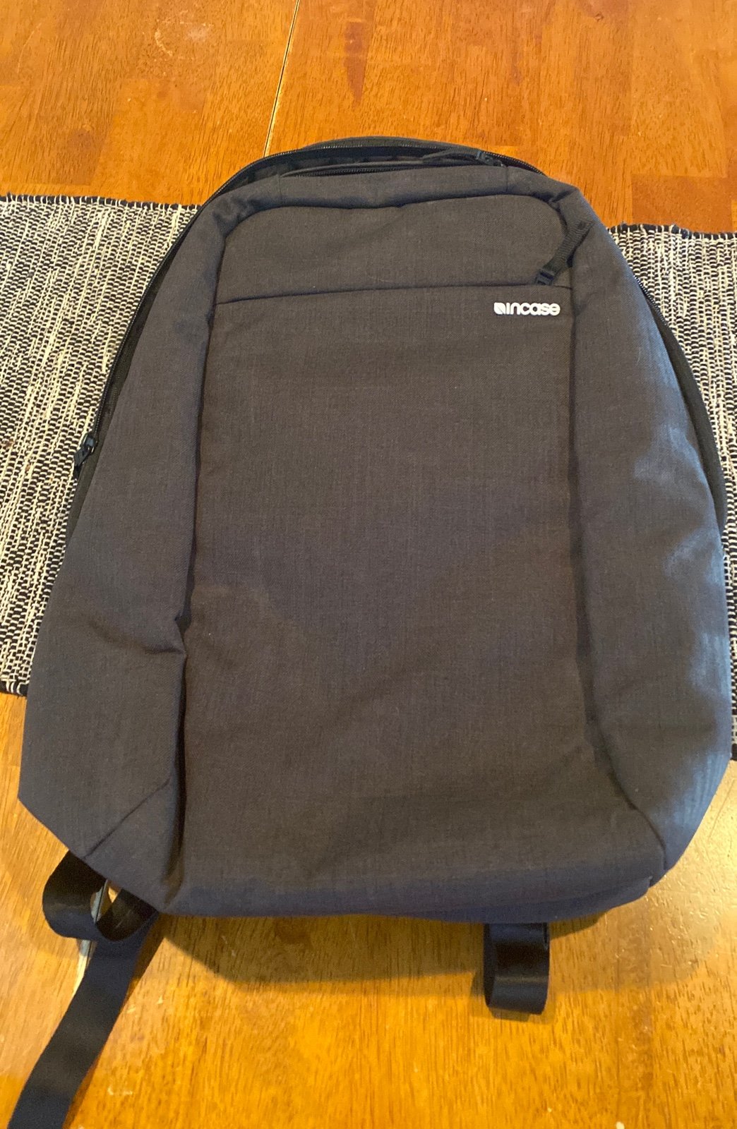 Incase ICON Lite high quality Backpack with Laptop/Tablet Compartment up to 15 inches