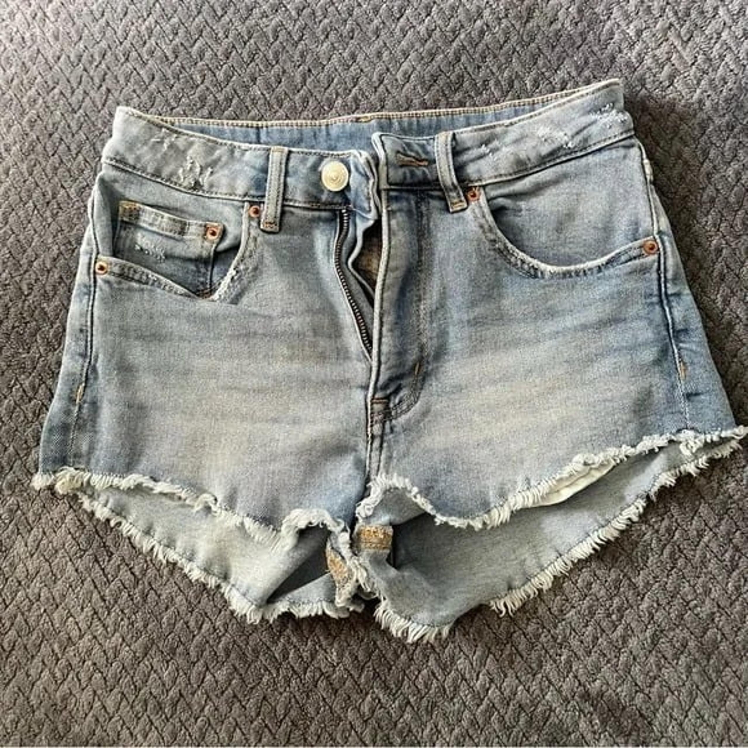 H&M Divided | Women's Denim Shorts | Size 4 US