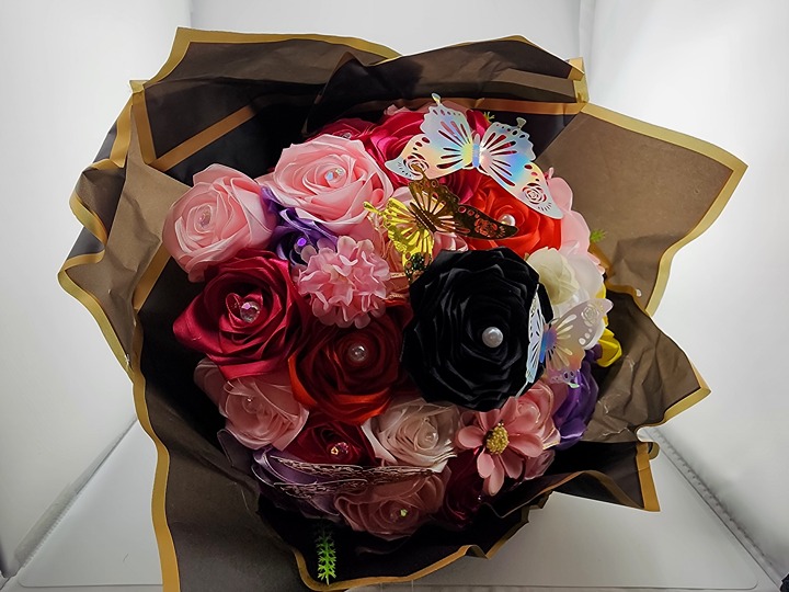Brand New Handmade 2 Dozen Roses