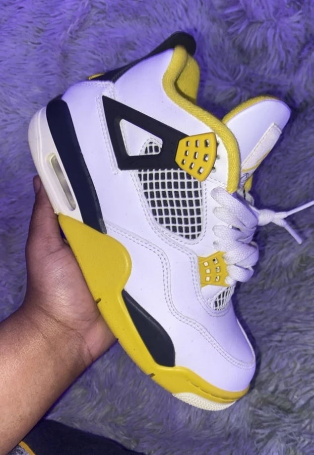 Jordan 4 Vivid Sulfur