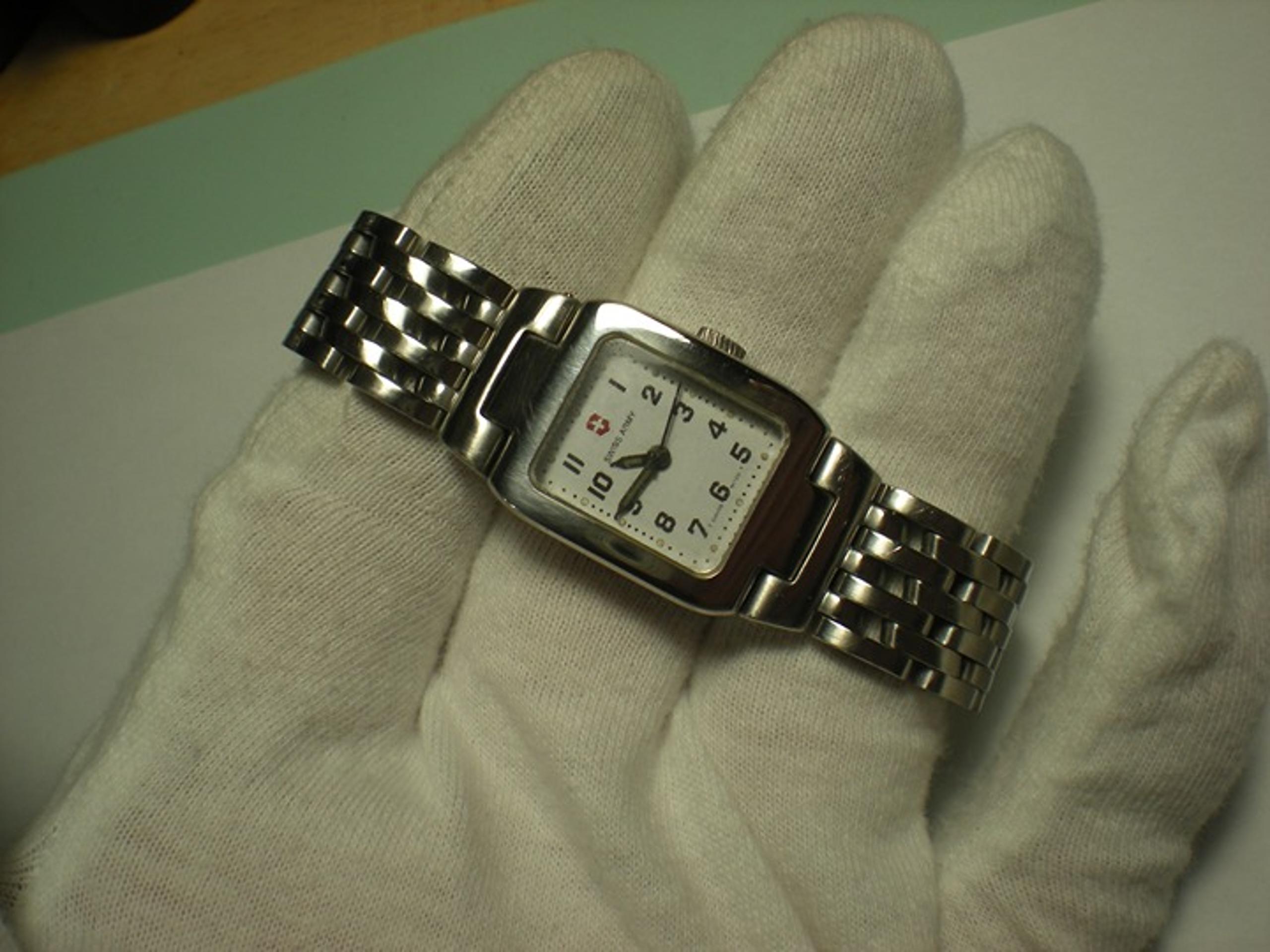Lady VICTORINOX SWISS ARMY Quartz Watch Alliance model Stainless 21x23mm Case