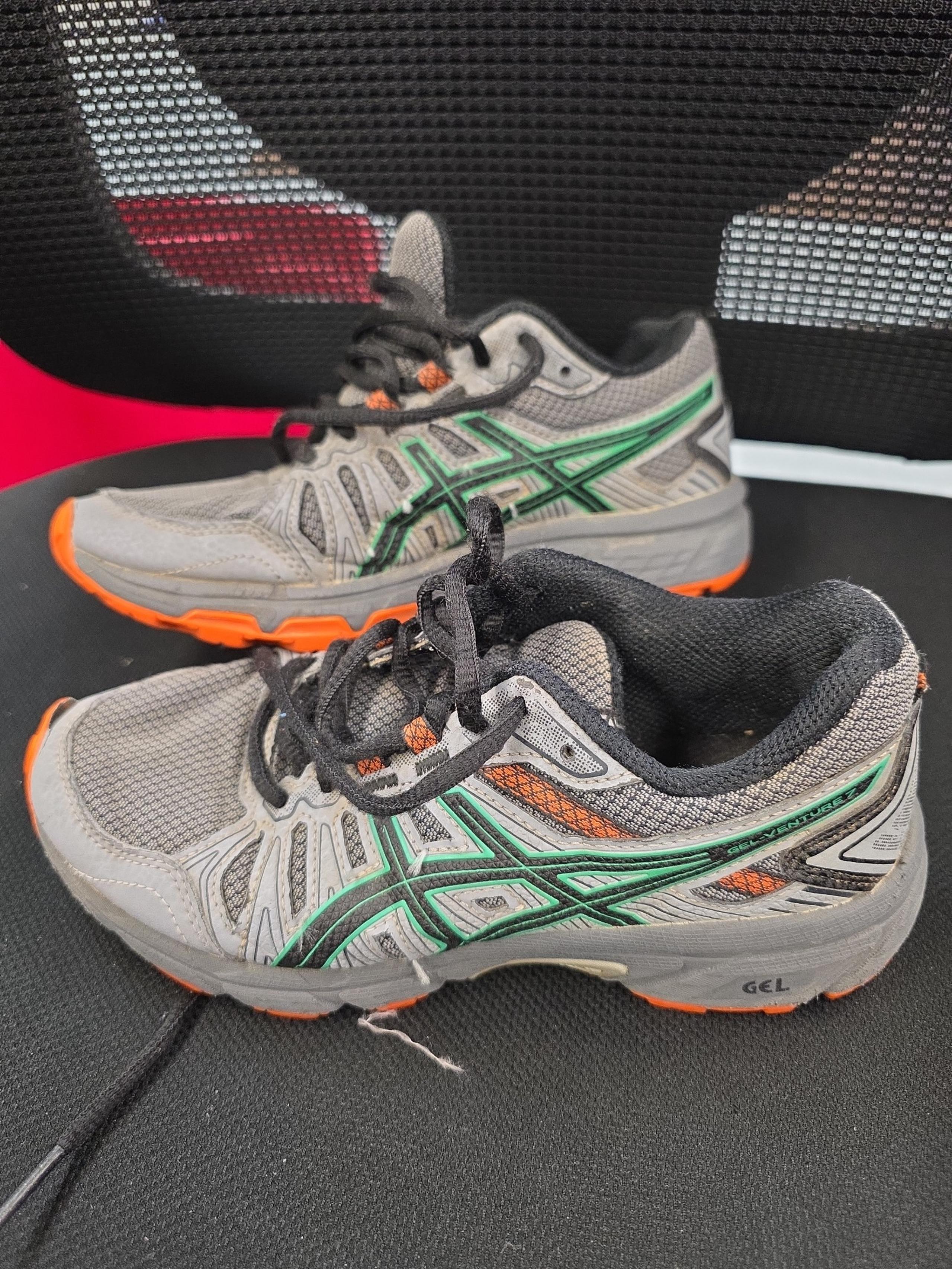 ASICS GEL VENTURE 7. SIZE 2.5. RIH004