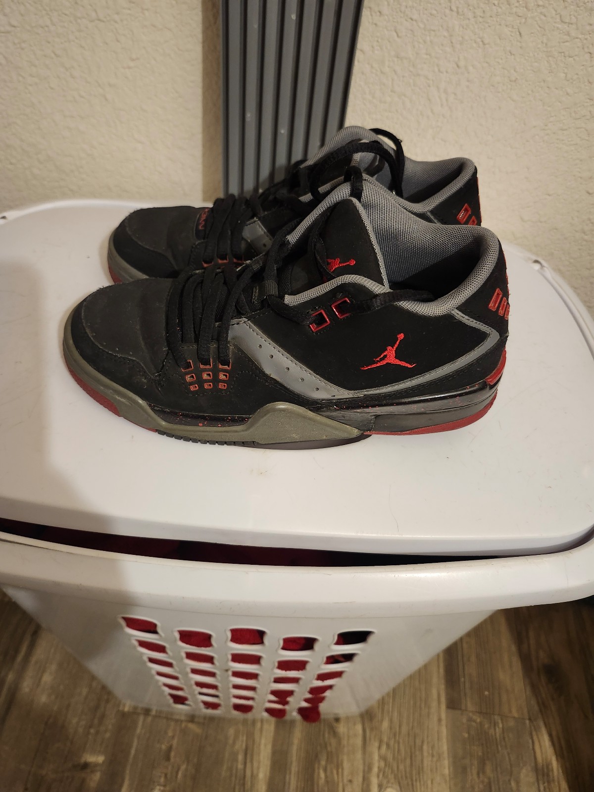 Nike Air Jordan Flight 23 (GS) Black/Gym Red-Cool Grey Size 4Y 317821-021