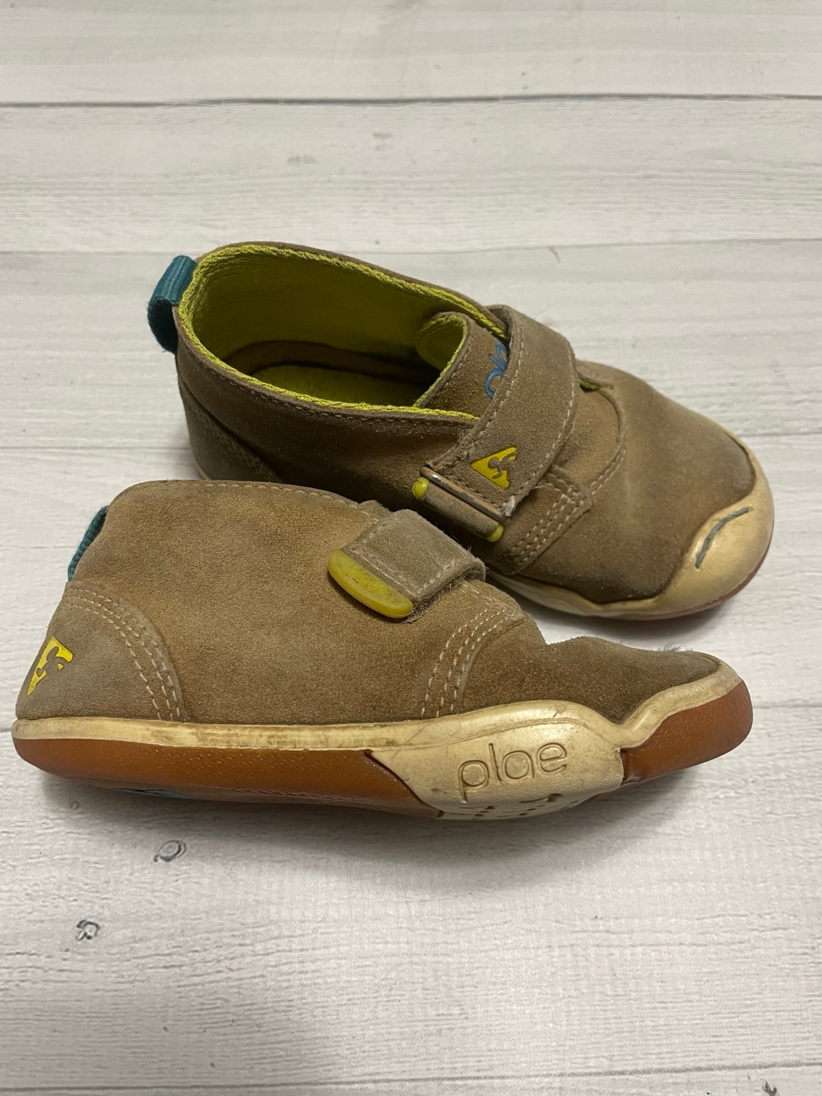 PLAE Lou Suede tan shoes kids size 7.5