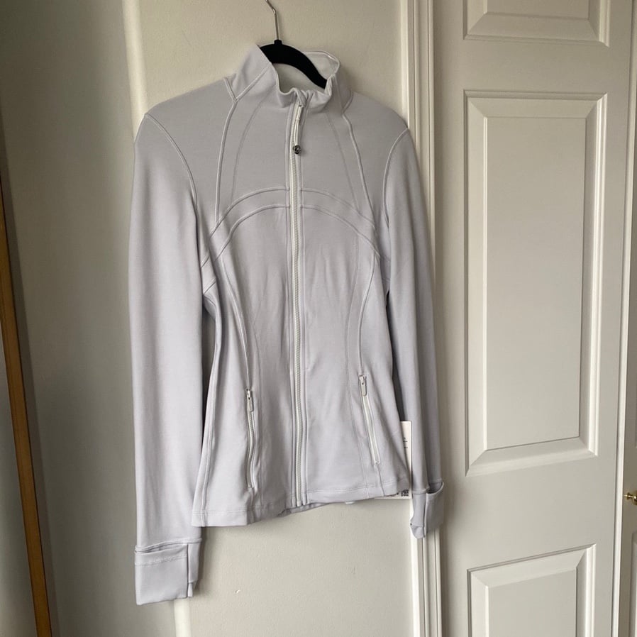 Lululemon - Heathered Core Ultra Light Grey Zip Up Define Jacket in Nulu
