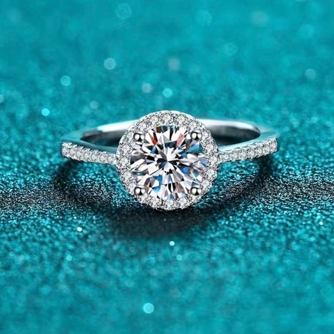 1 CT Moissanite Diamond halo ring Size 7 925 Sterling Silver