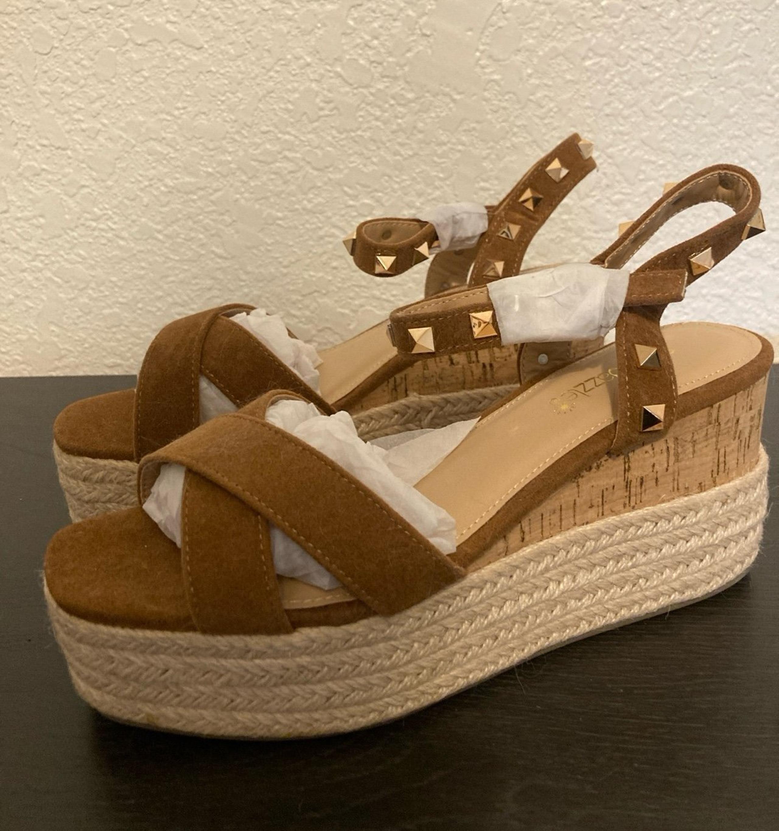 Shoe dazzle sandals size 7 new