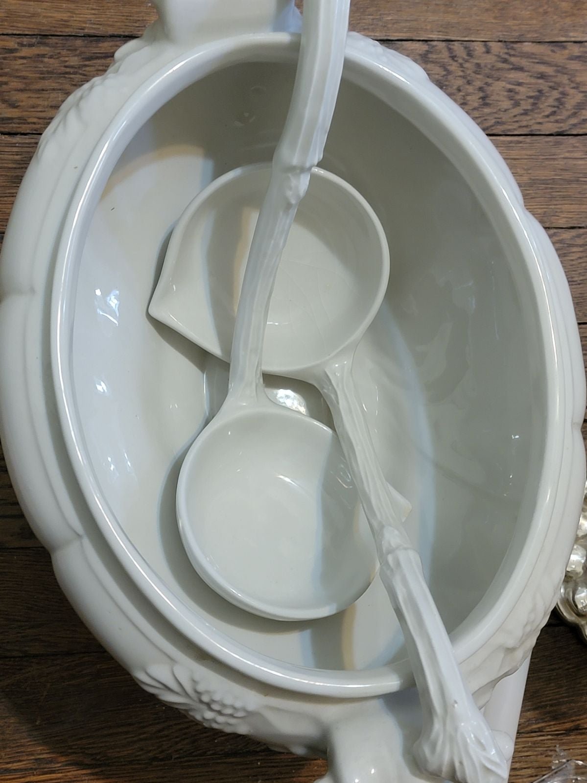 VINTAGE RED CLIFF IRONSTONE SOUP TUREEN WITH ORIGINAL LADLE