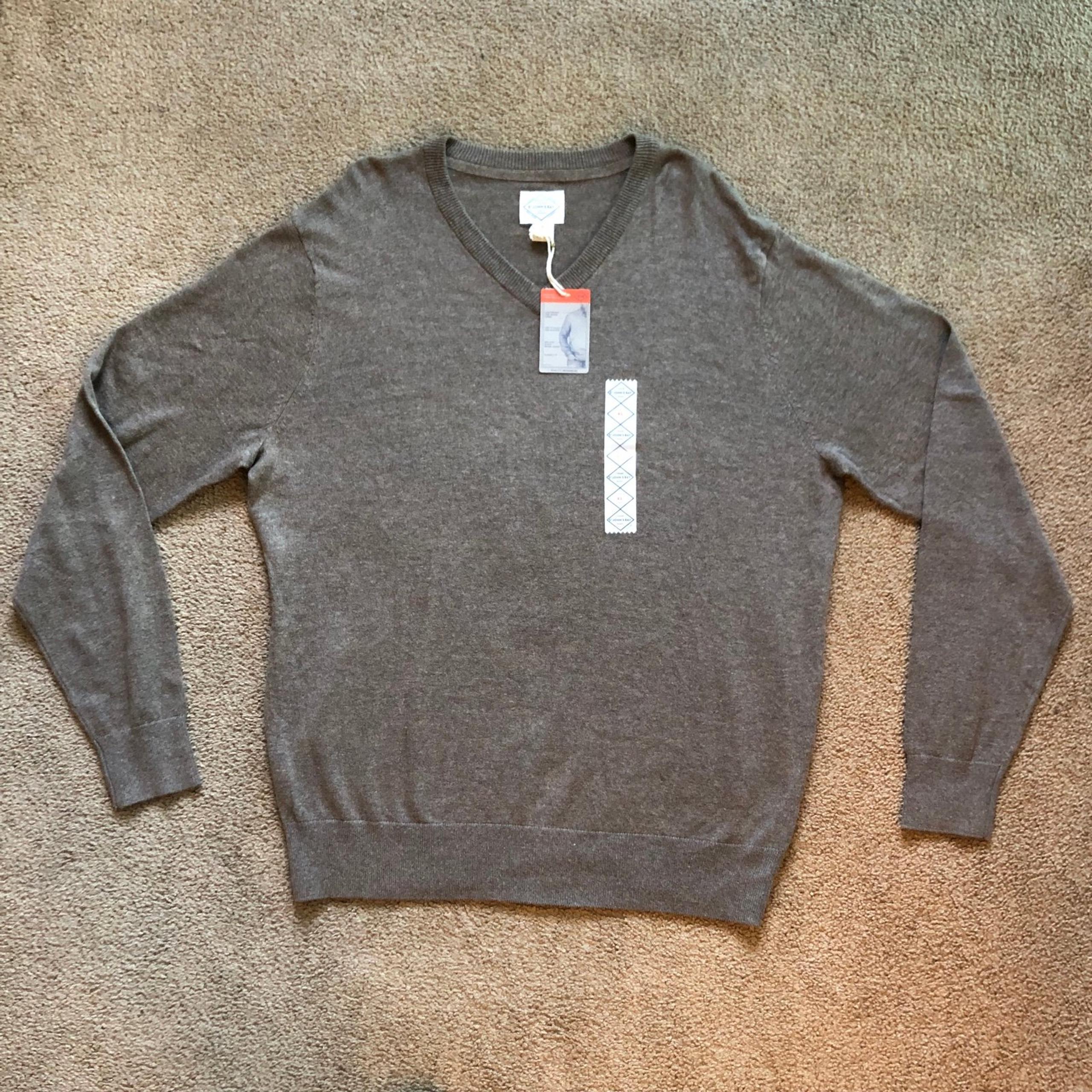 St. John’s Bay NWT XL pullover sweatshirt beige men’s pullover v-neck