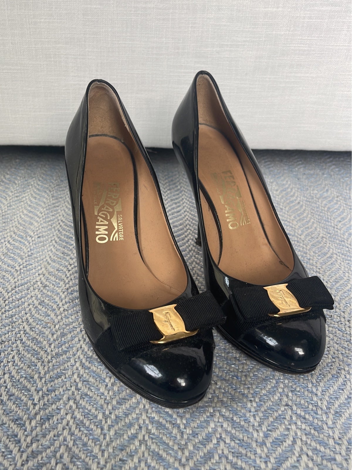 Salvatore Ferragamo VARA BOW PUMP SHOE- Black Size 8