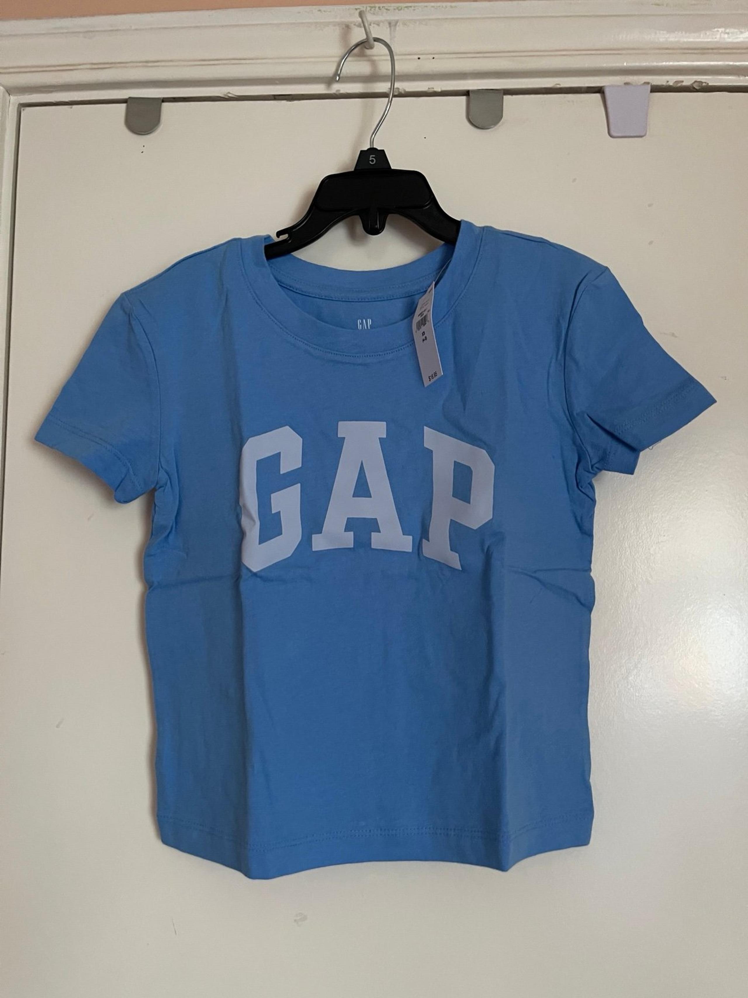 Gap Kids  boy NWT Logo T -shirt size 4-5