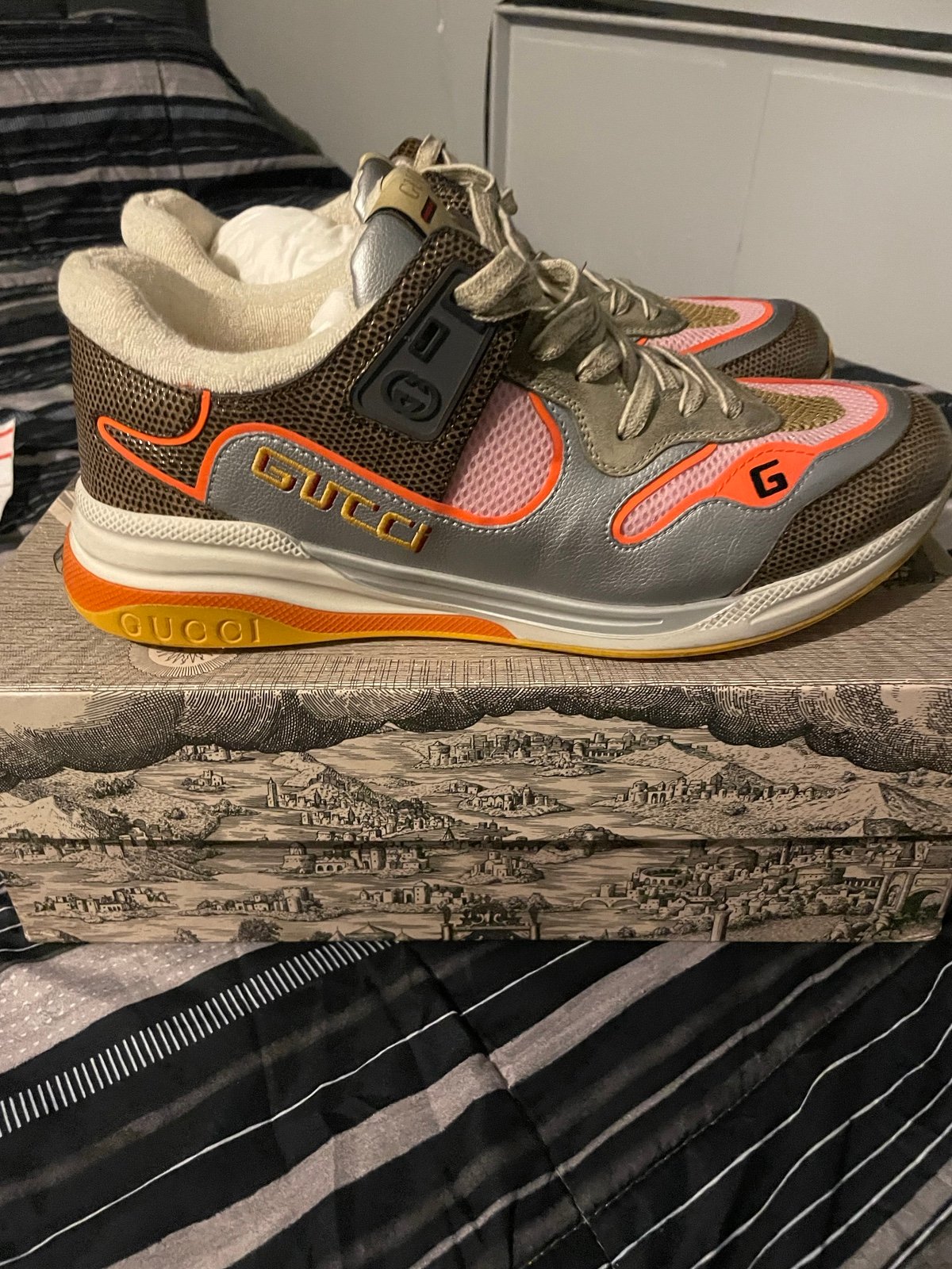 Gucci ultra space sneakers