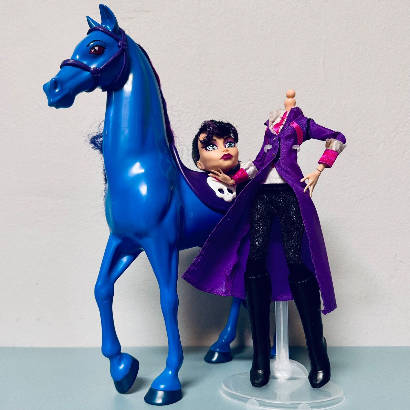 MONSTER HIGH HEADLESS HEADMISTRESS BLOODGOOD DOLL W/NIGHTMARE HORSE TOYRUS NICE!