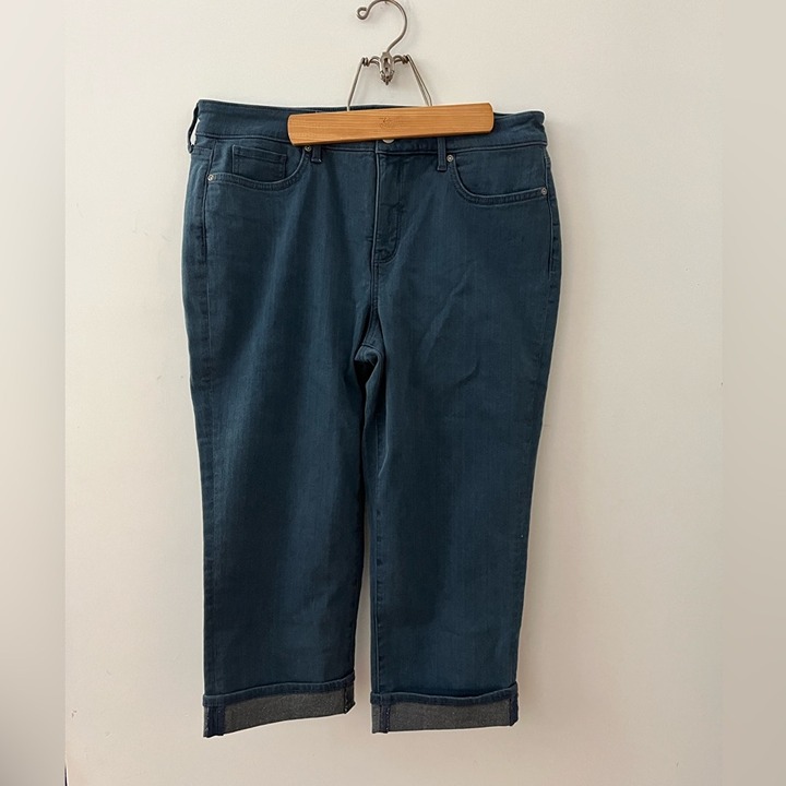 New With Tags NYDJ Marilyn Straight Crop Jeans with Cuff Monroe Color 14