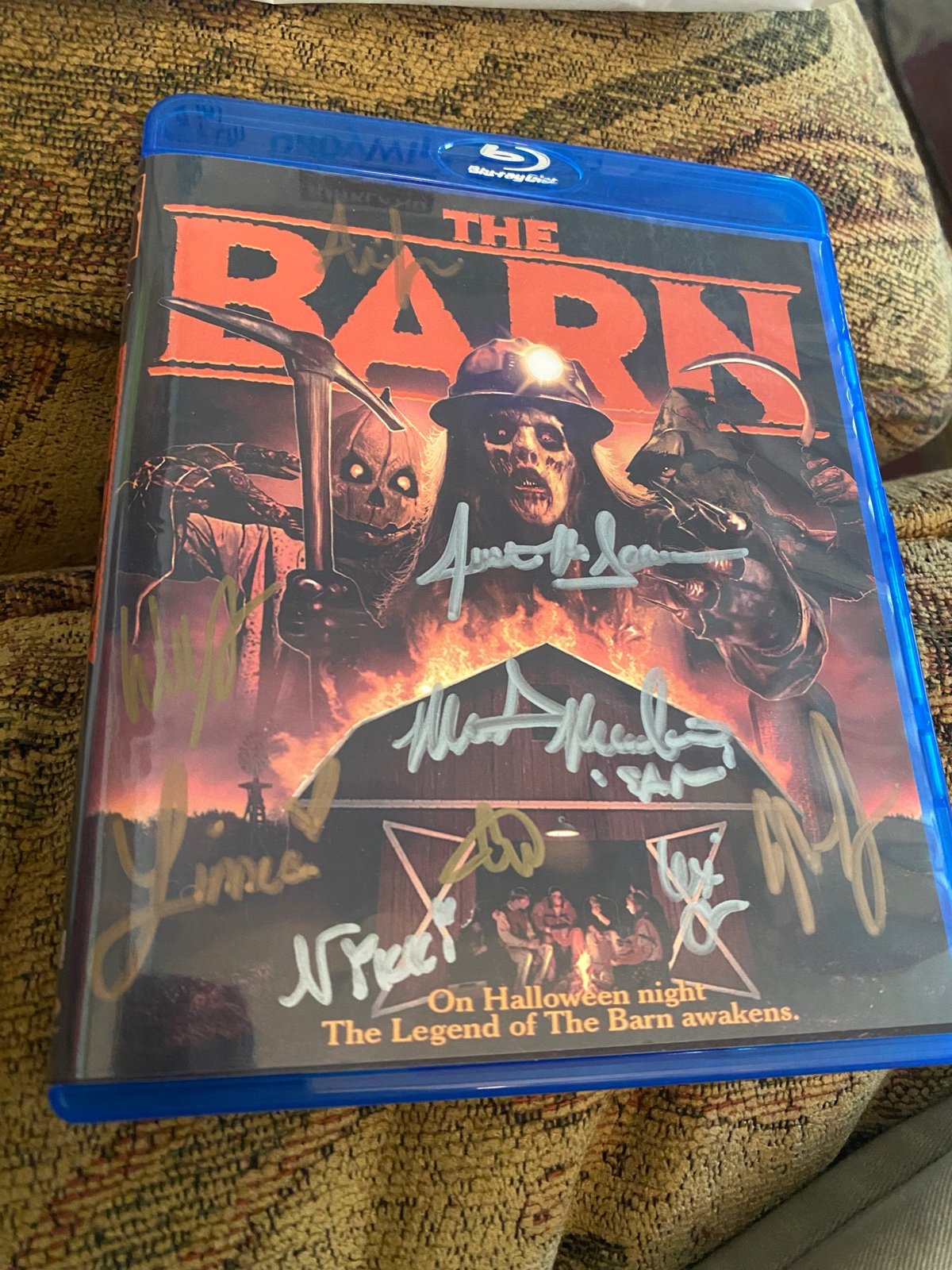 AUTOGRAPHED the barn blu ray SIGNED by 8 cast/crew Linnea Quigley HALLOWEEN