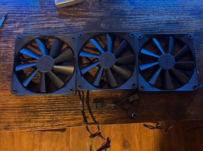 3 NZXT 120mm case fans