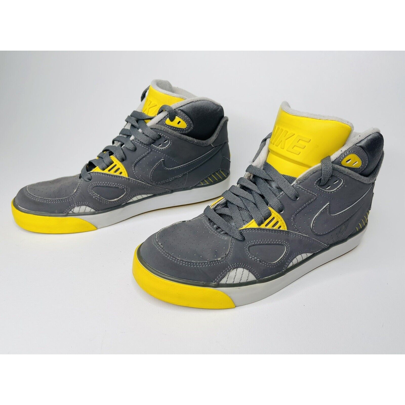 Men's Nike Shoes Auto Trainer Neutral Grey Vibrant Yellow Sneakers Size 9