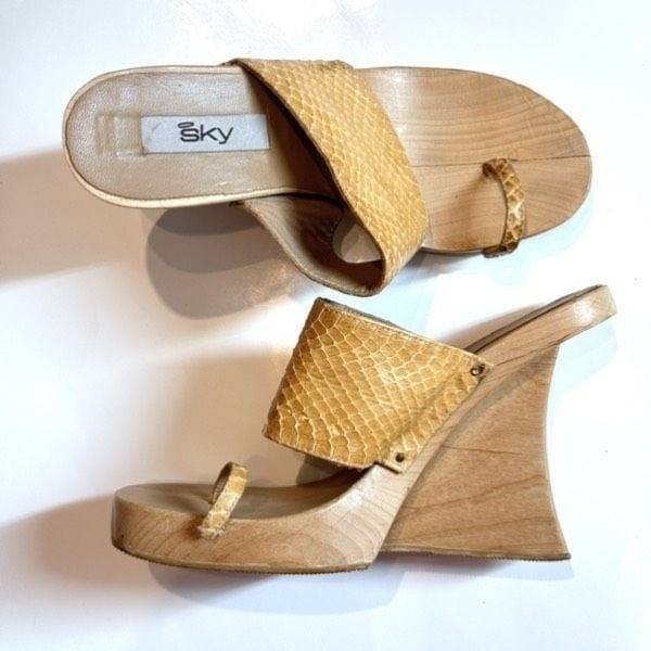 Sky Snakeskin Wood Platform Sandals Women’s 8 Avante Garde Tan