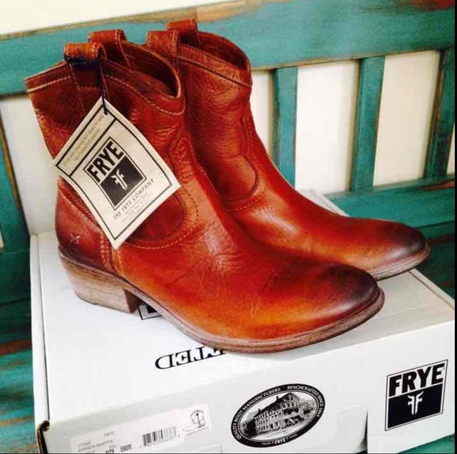 ✨NEW IN BOX ✨ Frye Carson shorty Boots size 9
