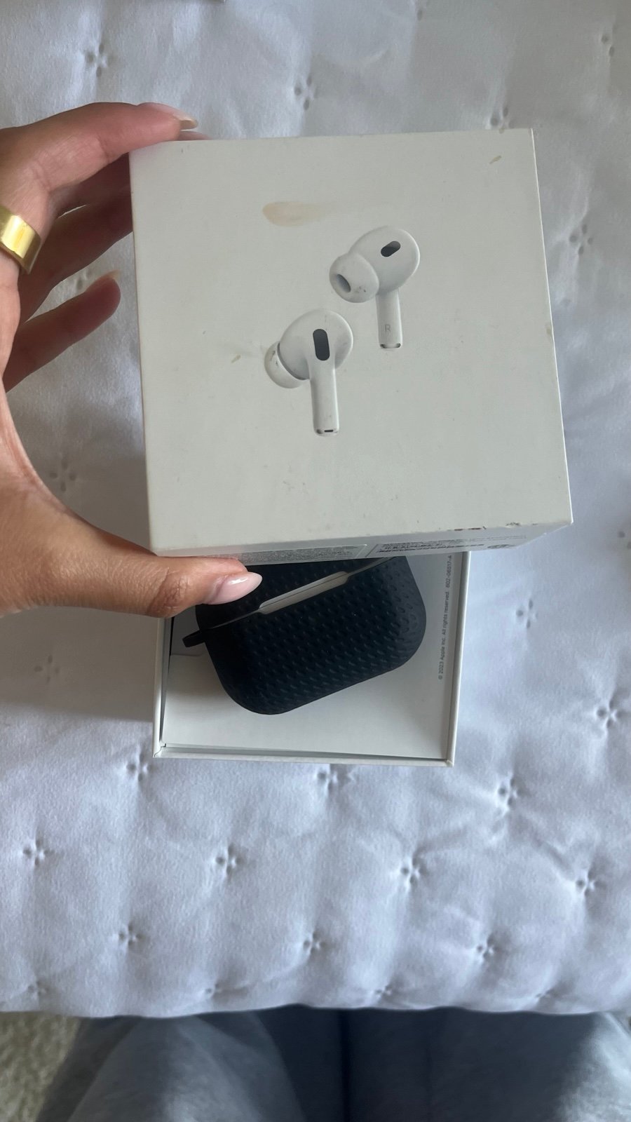 Apple AirPods Pro (Right Earbud Only) + Charging Case & Box – READ