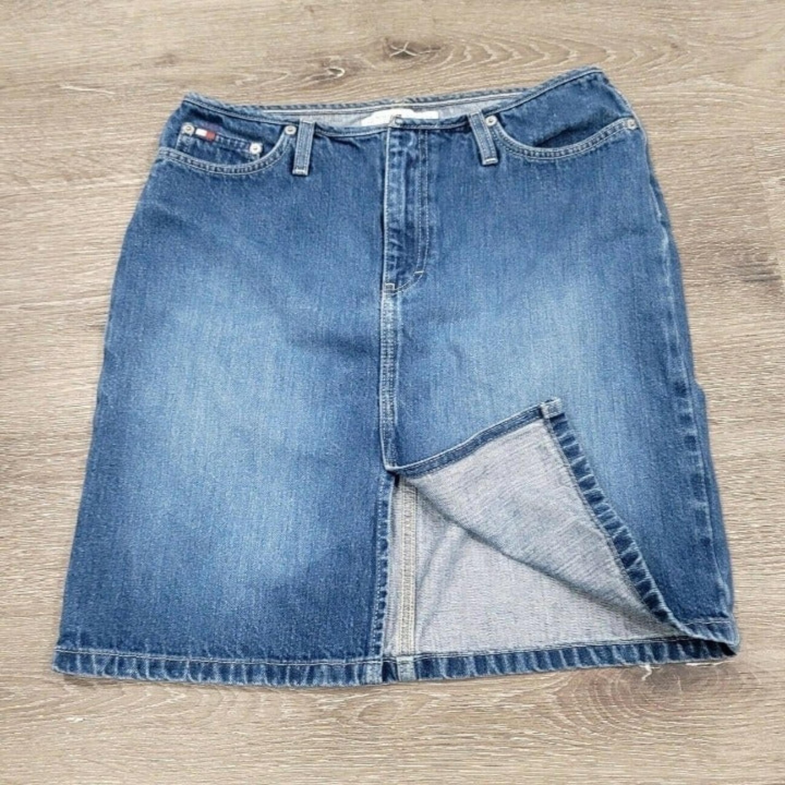 Vintage Y2K Tommy Hilfiger Womens 8 Medium Wash Denim Straight Slit Jean Skirt