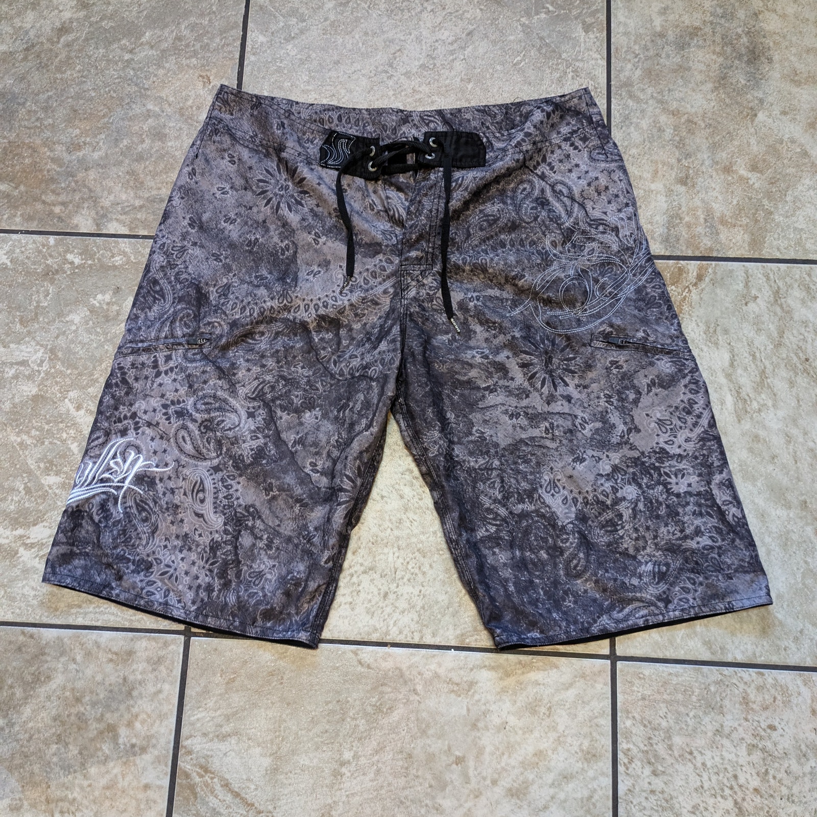Sullen Mens Size 36 Board Shorts Bermuda Greystone Surfing Gray Paisley Surfing