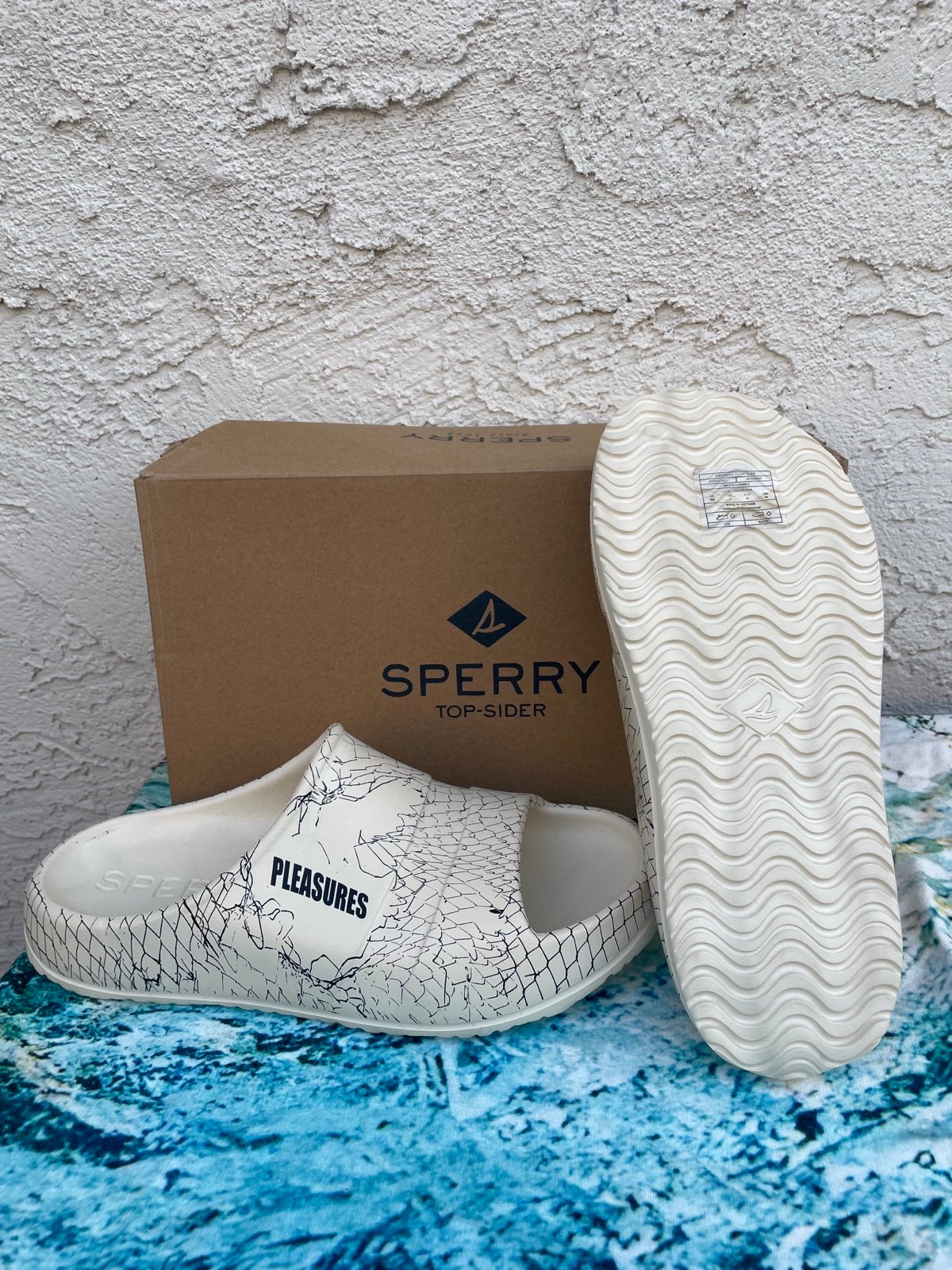 Sperry x Pleasures Float Slide Sandal in Cream Size 8