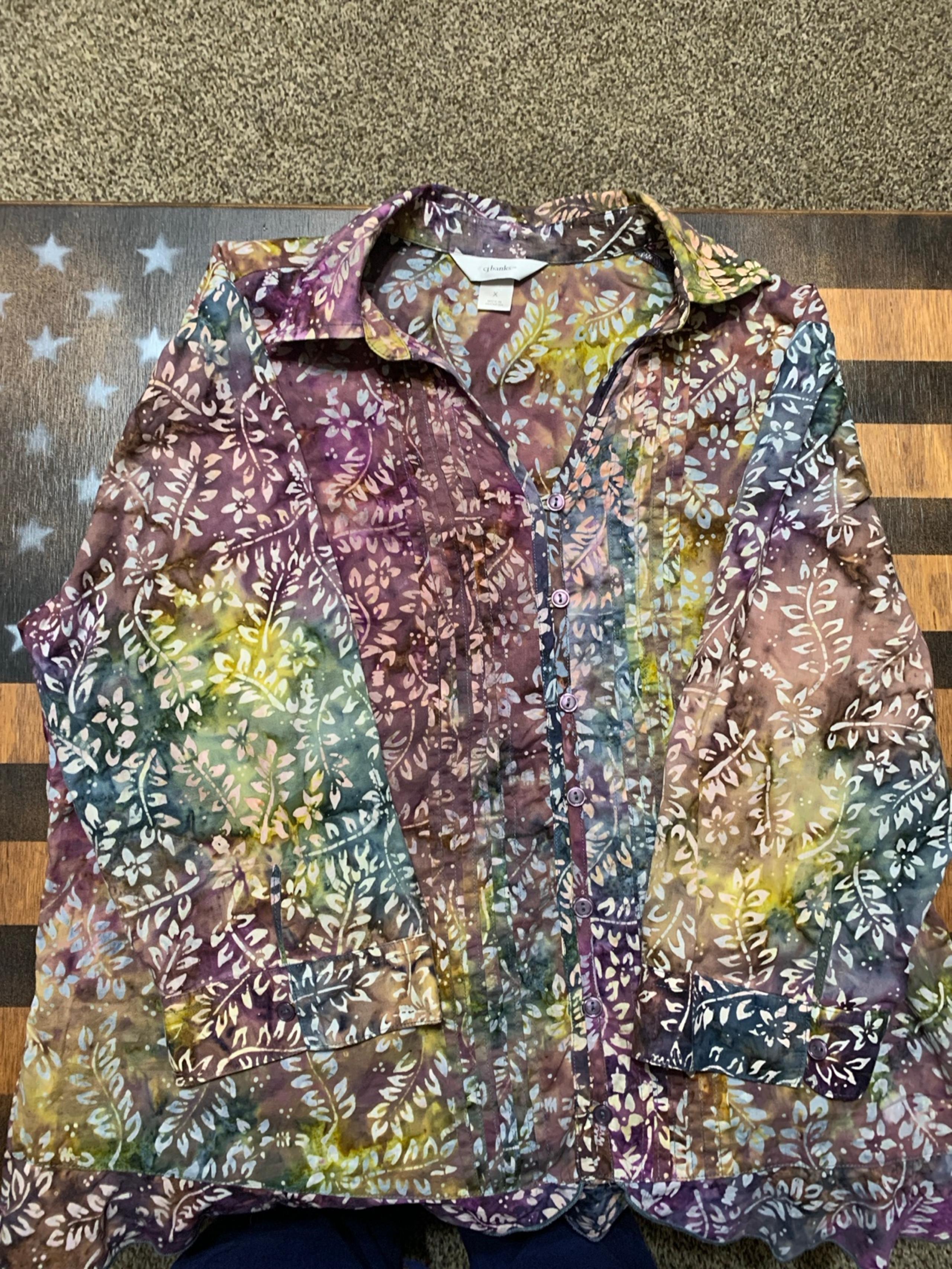 Cj banks X woman’s button down colorful, leafy/ floral summer blouse