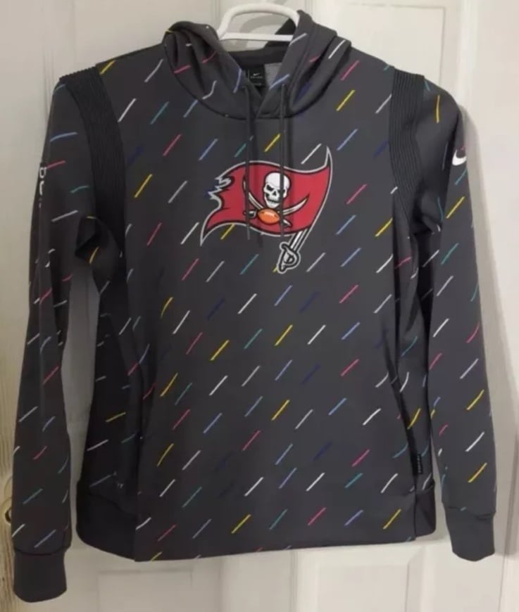 Tampa Bay Buccaneers NFL Crucial Catch Hoodie (Men’s Medium)